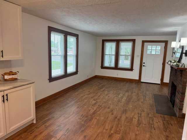 1209 N Boeke Road, Evansville, IN 47711