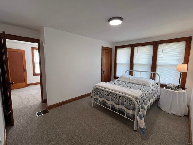 1209 N Boeke Road, Evansville, IN 47711