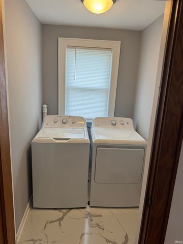 1209 N Boeke Road, Evansville, IN 47711