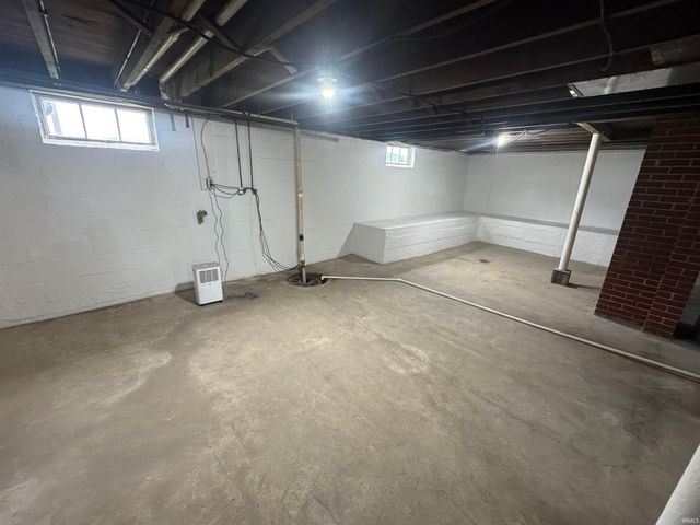 1209 N Boeke Road, Evansville, IN 47711