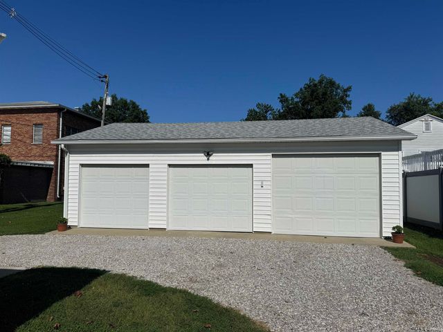 1209 N Boeke Road, Evansville, IN 47711