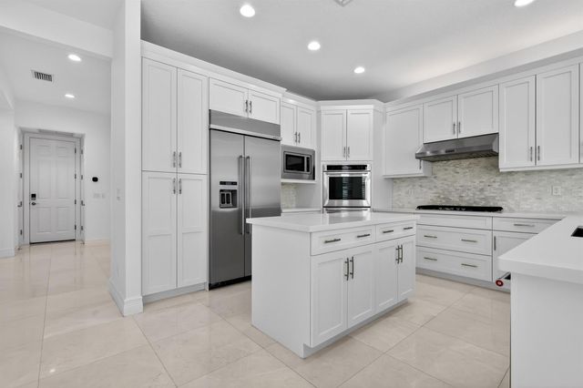 9524 Eden Roc Court, Delray Beach, FL 33446