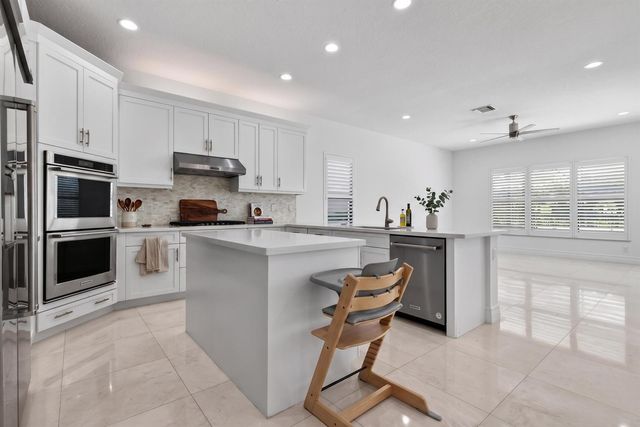 9524 Eden Roc Court, Delray Beach, FL 33446