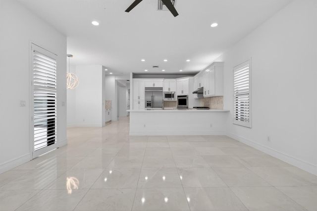 9524 Eden Roc Court, Delray Beach, FL 33446
