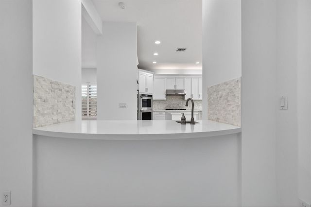 9524 Eden Roc Court, Delray Beach, FL 33446