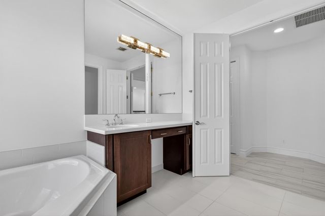 9524 Eden Roc Court, Delray Beach, FL 33446