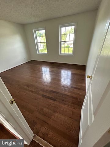 90 LEE ST, Stewartstown, PA 17363