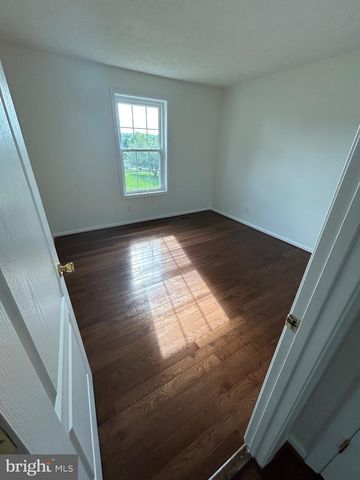 90 LEE ST, Stewartstown, PA 17363