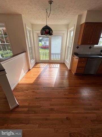 90 LEE ST, Stewartstown, PA 17363