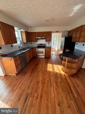 90 LEE ST, Stewartstown, PA 17363
