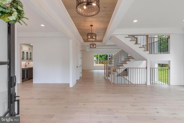 9209 FRANKS POINT LN, Lorton, VA 22079