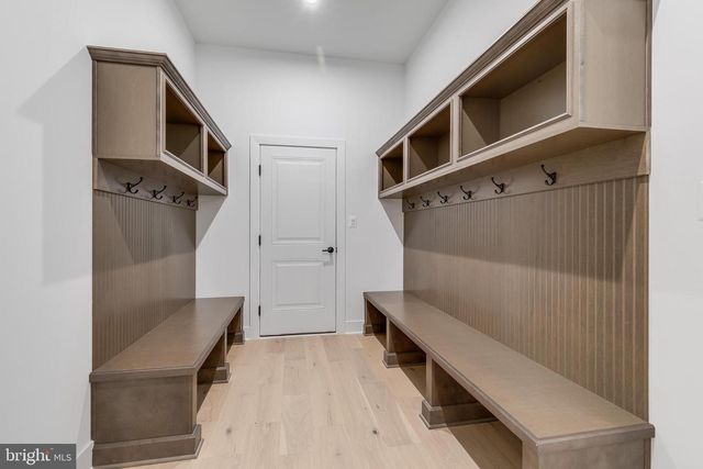 9209 FRANKS POINT LN, Lorton, VA 22079