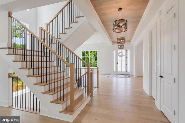9209 FRANKS POINT LN, Lorton, VA 22079
