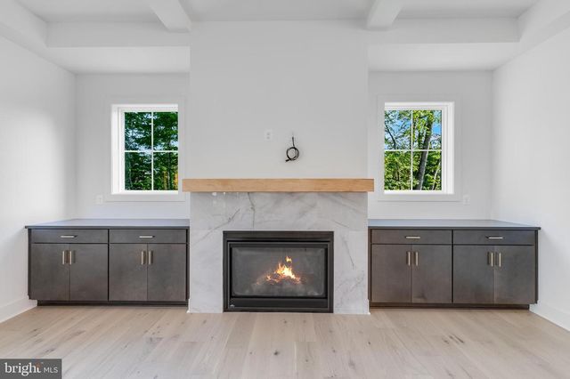 9209 FRANKS POINT LN, Lorton, VA 22079