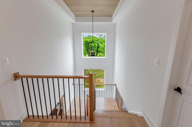 9209 FRANKS POINT LN, Lorton, VA 22079