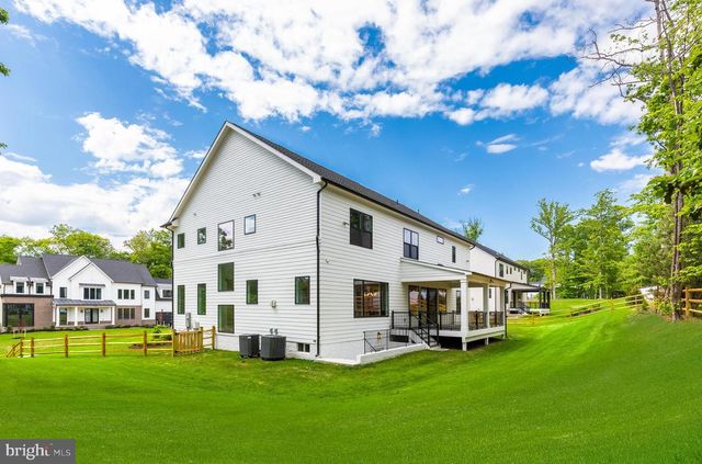 9209 FRANKS POINT LN, Lorton, VA 22079