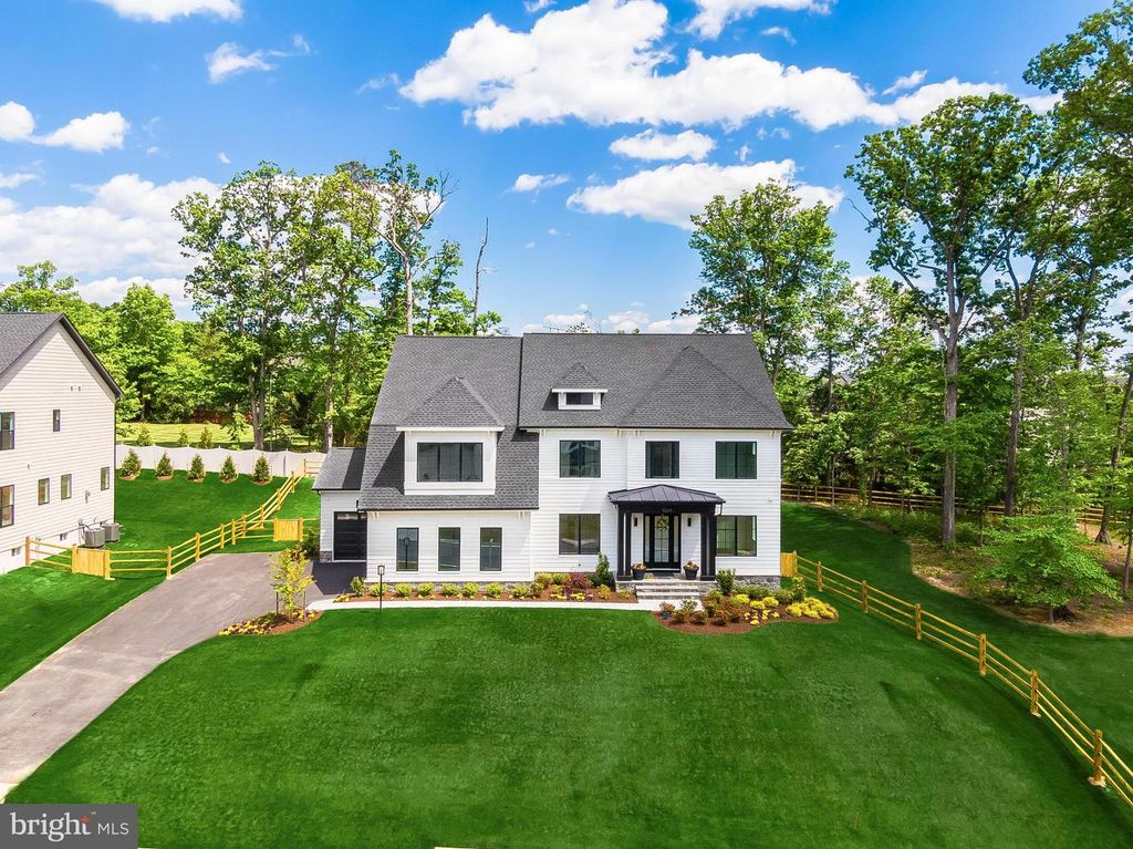 9209 FRANKS POINT LN, Lorton, VA 22079