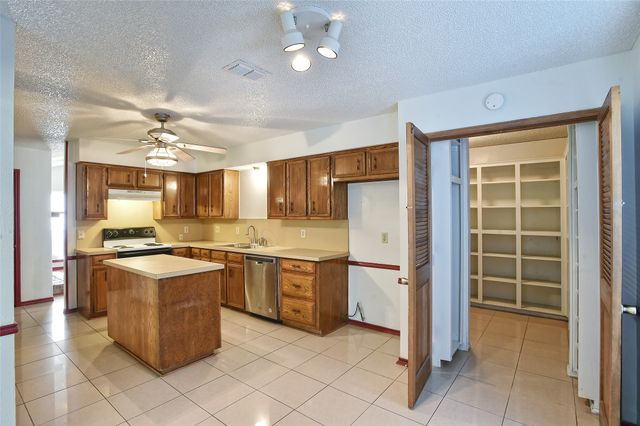 624 Aspen Drive, Denton, TX 76209
