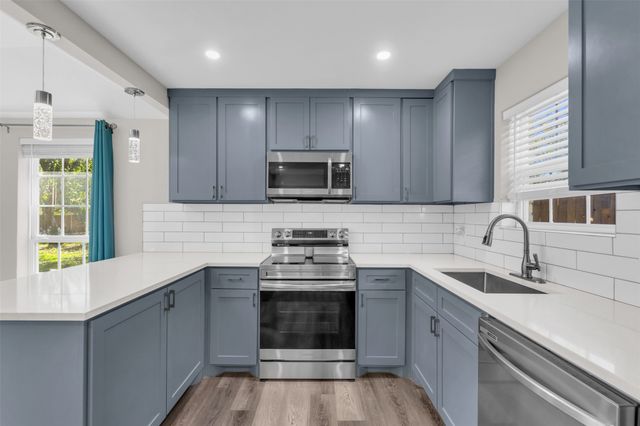 803 Rachelle Drive, Red Oak, TX 75154