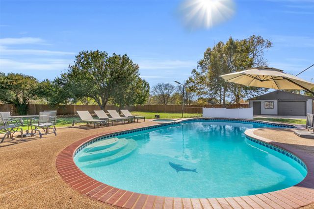 803 Rachelle Drive, Red Oak, TX 75154