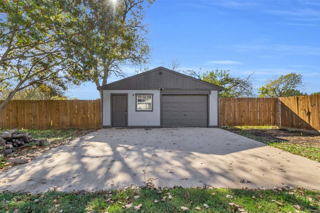 803 Rachelle Drive, Red Oak, TX 75154