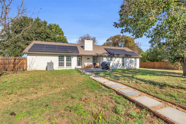 803 Rachelle Drive, Red Oak, TX 75154