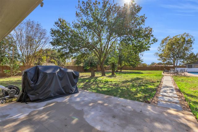 803 Rachelle Drive, Red Oak, TX 75154