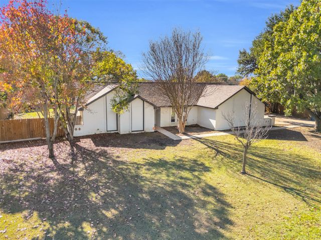 803 Rachelle Drive, Red Oak, TX 75154