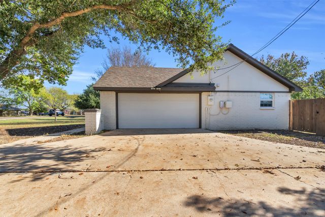 803 Rachelle Drive, Red Oak, TX 75154