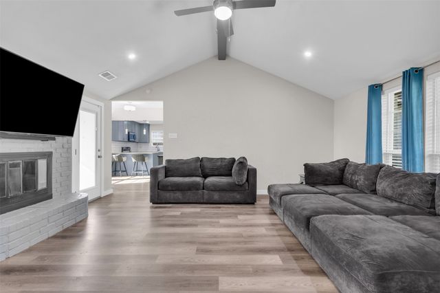 803 Rachelle Drive, Red Oak, TX 75154