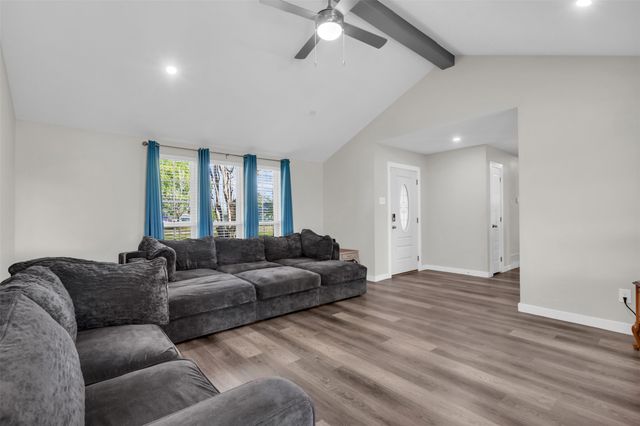 803 Rachelle Drive, Red Oak, TX 75154