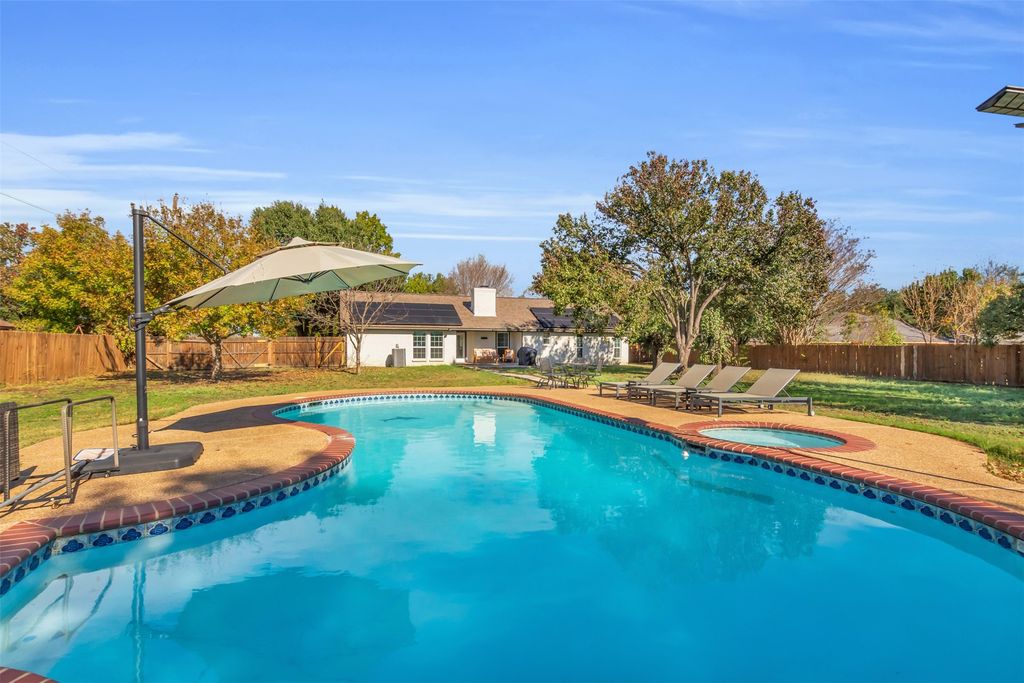 803 Rachelle Drive, Red Oak, TX 75154