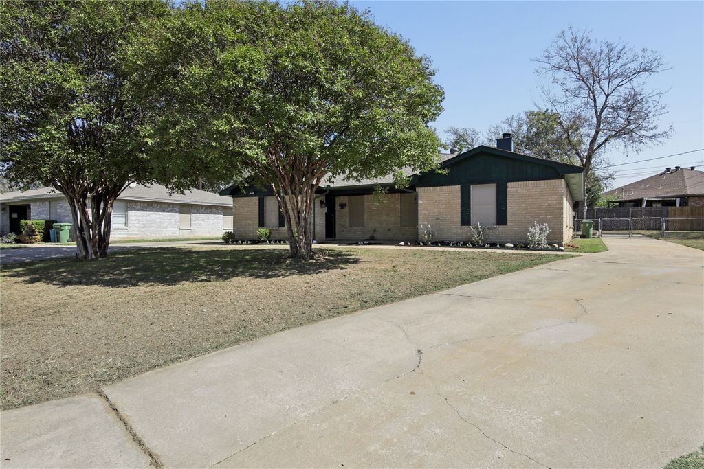 7724 Jennifer Lane, North Richland Hills, TX 76182 — photo 2