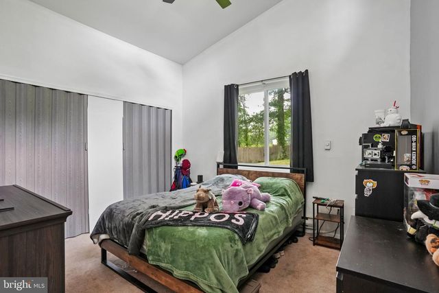 566 HARTFORD RD, Mount Laurel, NJ 08054