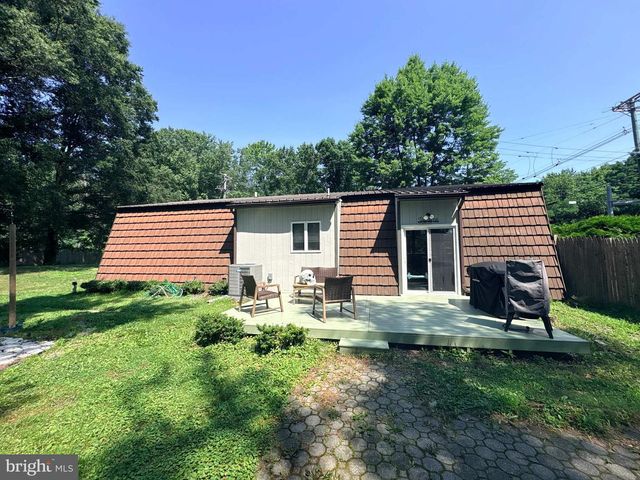 566 HARTFORD RD, Mount Laurel, NJ 08054