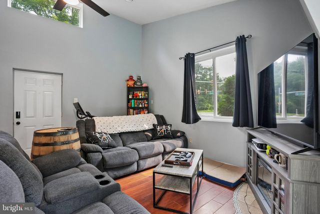 566 HARTFORD RD, Mount Laurel, NJ 08054