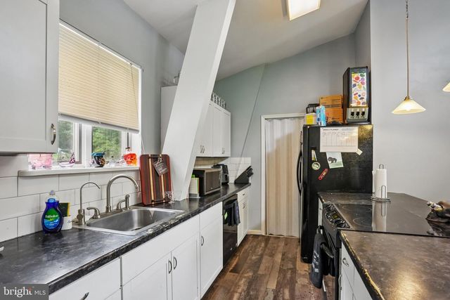 566 HARTFORD RD, Mount Laurel, NJ 08054