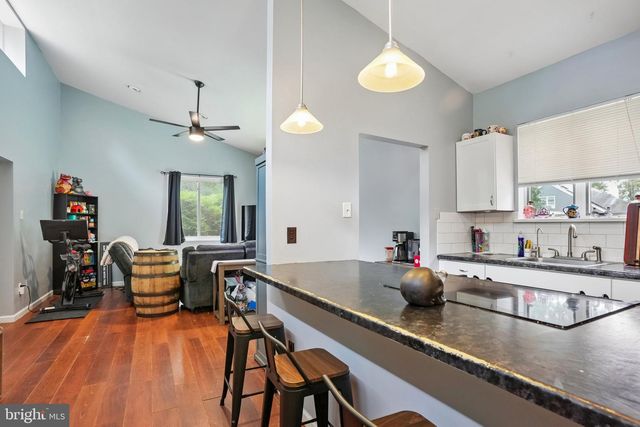 566 HARTFORD RD, Mount Laurel, NJ 08054
