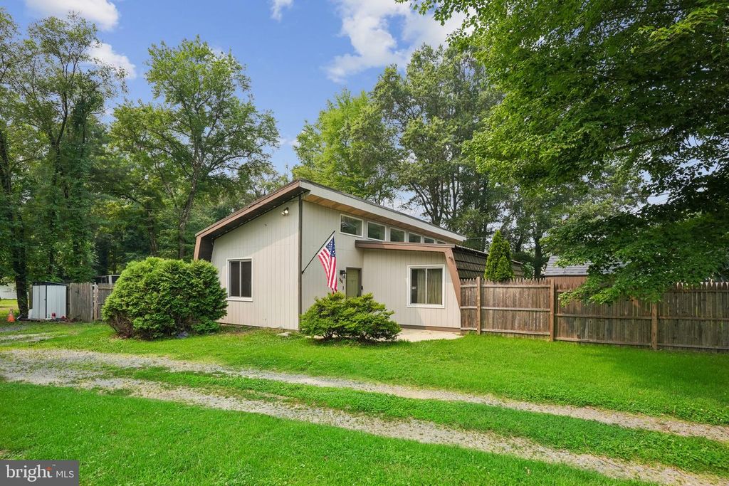566 HARTFORD RD, Mount Laurel, NJ 08054