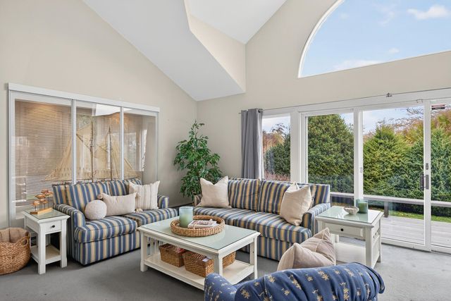 15 Hedge Lane, Falmouth, MA 02540