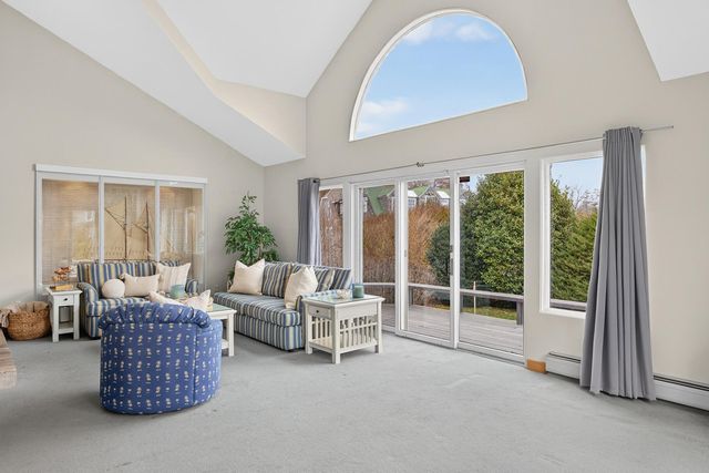 15 Hedge Lane, Falmouth, MA 02540