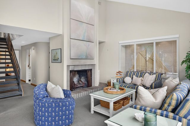 15 Hedge Lane, Falmouth, MA 02540