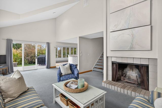 15 Hedge Lane, Falmouth, MA 02540