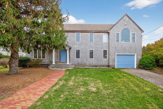 15 Hedge Lane, Falmouth, MA 02540