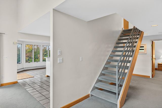 15 Hedge Lane, Falmouth, MA 02540