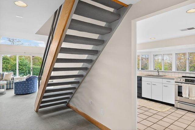 15 Hedge Lane, Falmouth, MA 02540