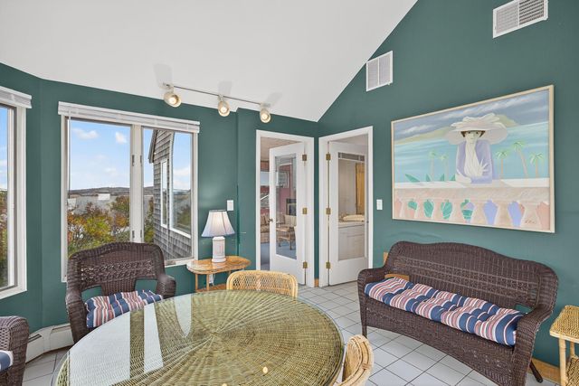 15 Hedge Lane, Falmouth, MA 02540