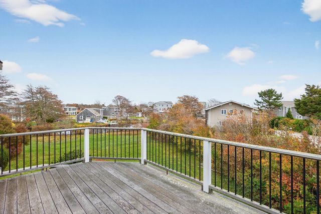 15 Hedge Lane, Falmouth, MA 02540