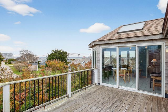 15 Hedge Lane, Falmouth, MA 02540