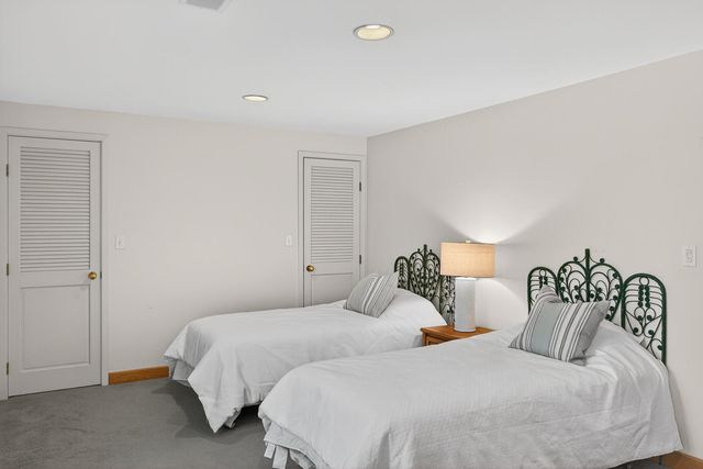 15 Hedge Lane, Falmouth, MA 02540